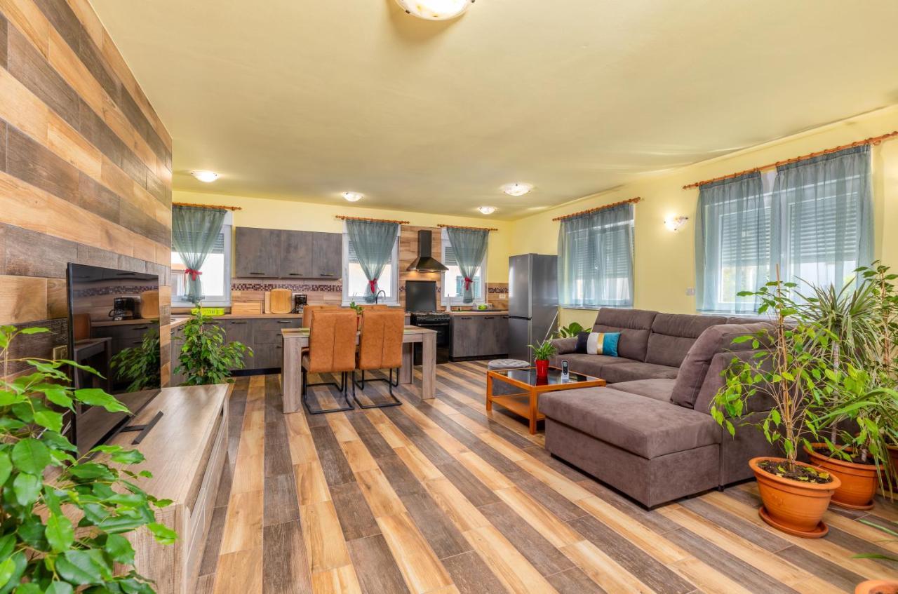 Apartmani Monte プーラ エクステリア 写真