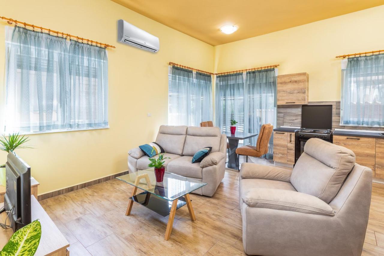 Apartmani Monte プーラ エクステリア 写真